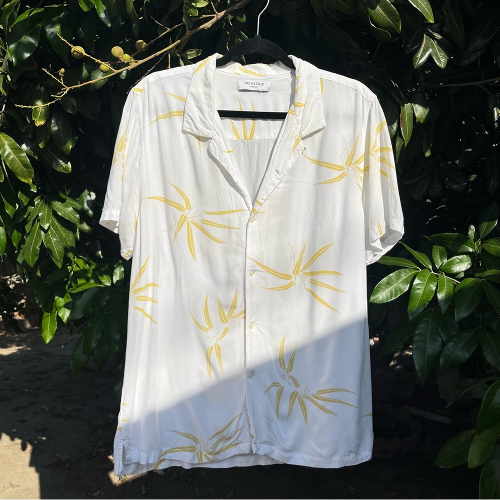 INDUSTRIE white mens botanical leaf tropical print button up boxy‎ short sleeve